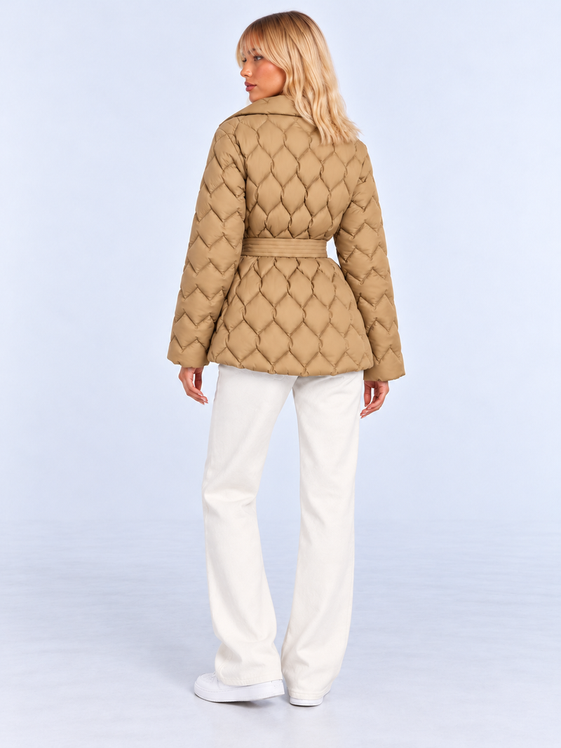 Doudoune Femme Matelassée à Ceinture — Beige — vue de dos portée