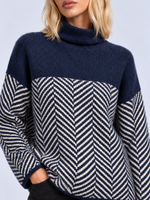 Pull Col Roulé Femme Ample Motif Chevron — Bleu — détail