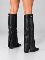 Bottes Hautes Femme à Talon Détail Doré — Noir Lisse — vue de dos portée