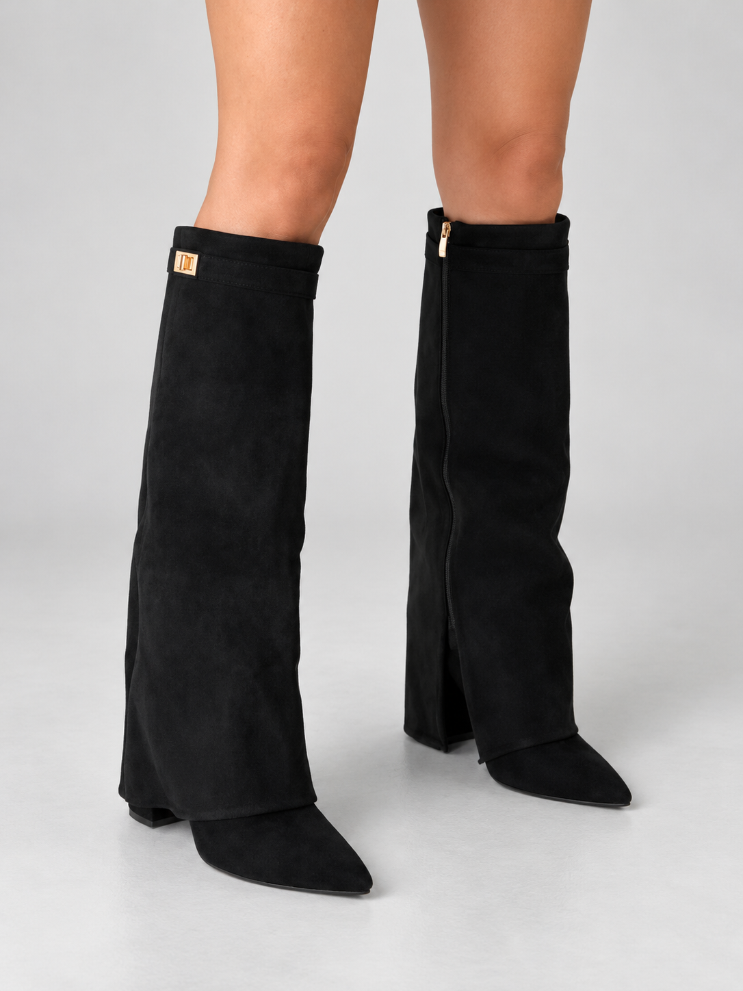 Bottes Hautes Femme à Talon Détail Doré — Noir Suédine — vue de face portée