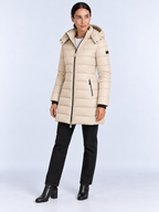 Doudoune Longue Femme à Capuche Matelassée — Beige — vue de face portée
