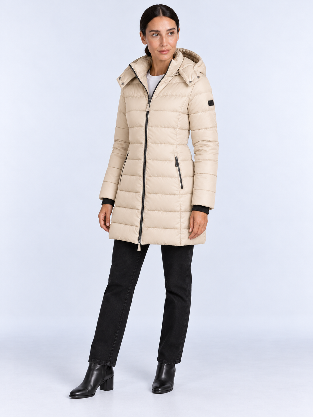 Doudoune Longue Femme à Capuche Matelassée — Beige — vue de face portée