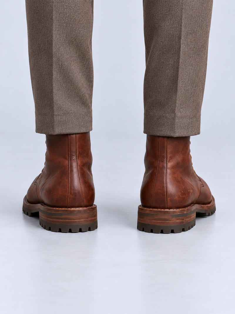Bottines Homme à Lacets Classiques — Marron Châtaigne — vue de dos portée