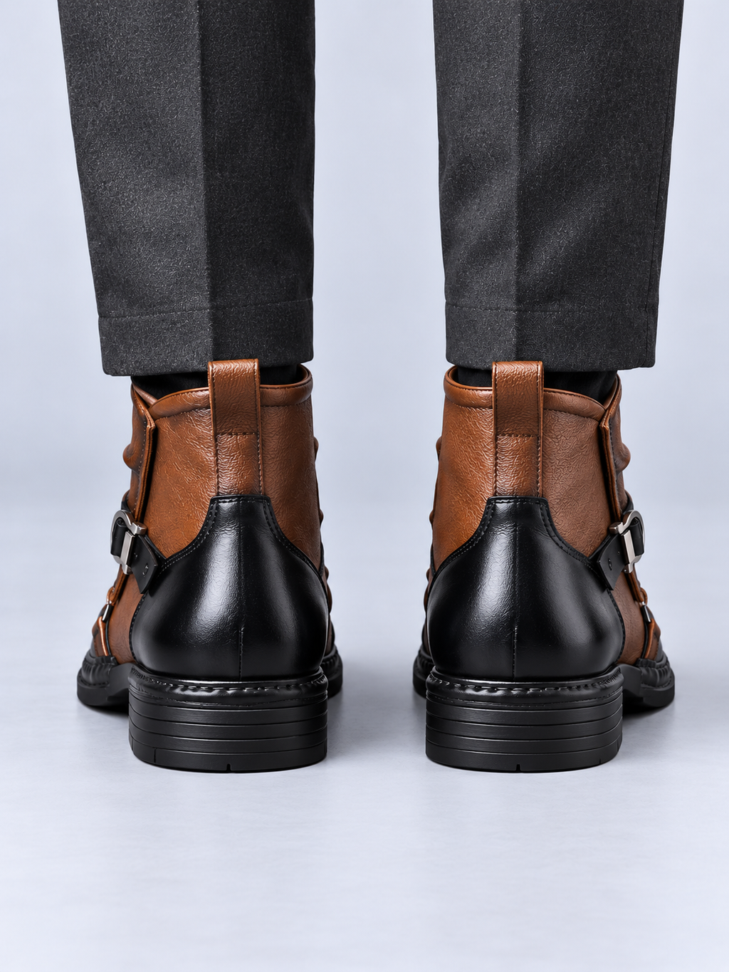 Boots Homme Effet Cuir Style Vintage — Marron Chêne — vue de dos portée