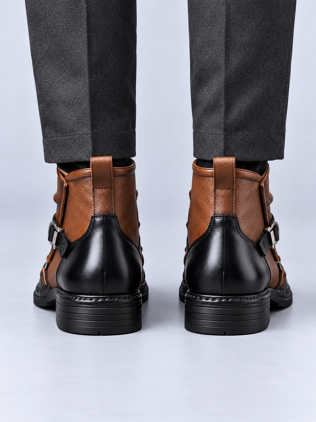 Boots Homme Effet Cuir Style Vintage — Marron Chêne — vue de dos portée