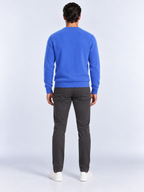 Pull Homme Col Rond Maille Douce — Bleu — vue de dos portée