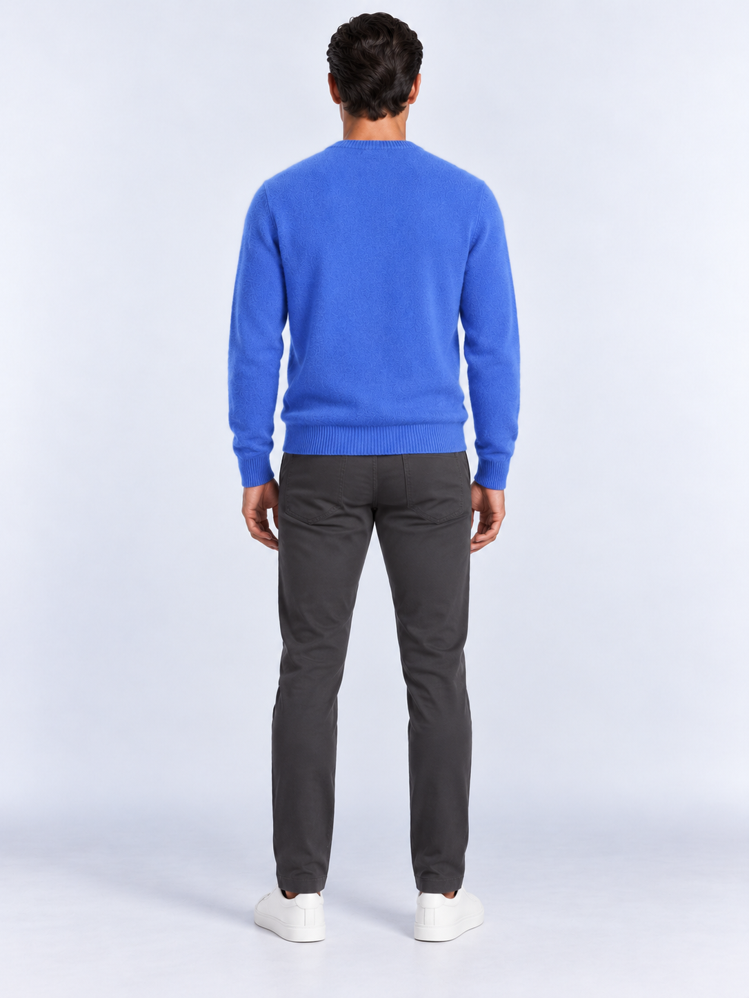 Pull Homme Col Rond Maille Douce — Bleu — vue de dos portée