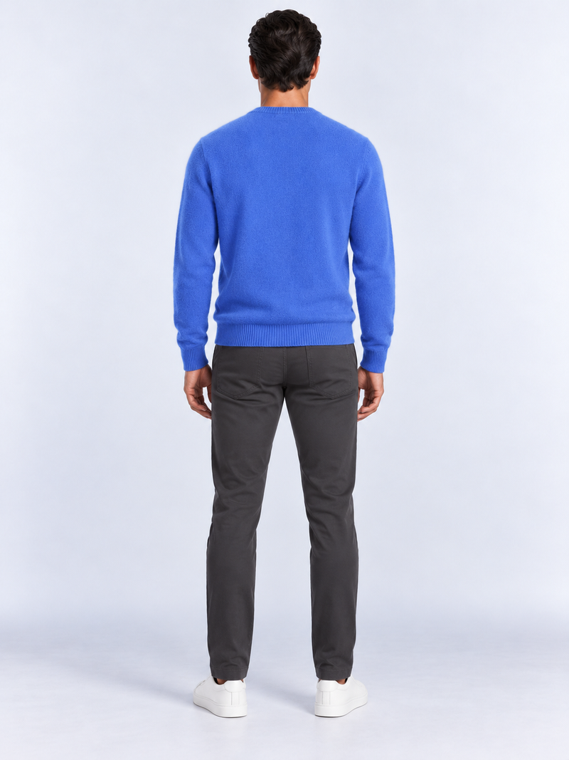 Pull Homme Col Rond Maille Douce — Bleu — vue de dos portée