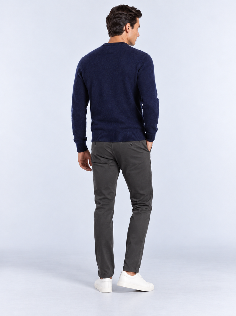 Pull Homme Col Rond Maille Douce — Bleu Marine — vue de dos portée