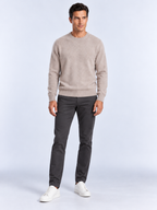 Pull Homme Col Rond Maille Douce — Camel — vue de face portée