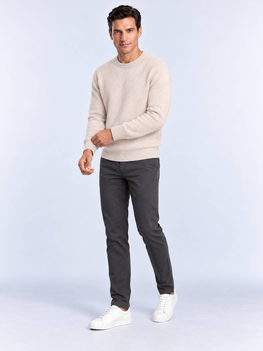 Pull Homme Col Rond Maille Douce — Écru — vue de face portée