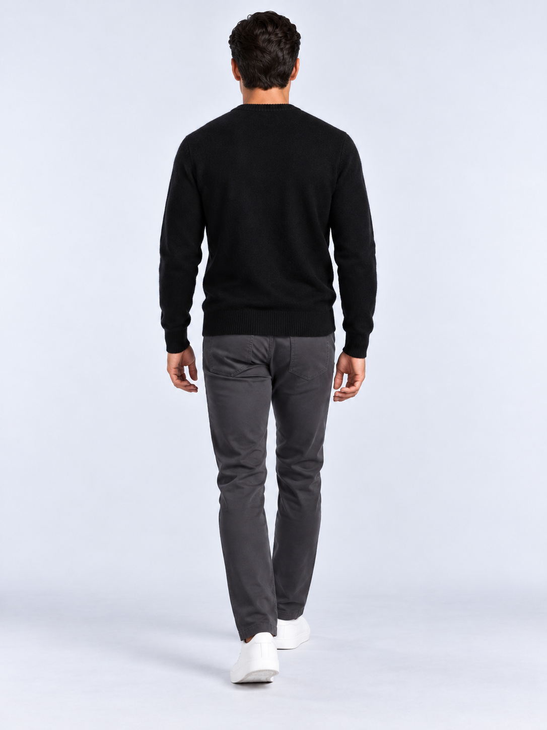 Pull Homme Col Rond Maille Douce — Noir — vue de dos portée