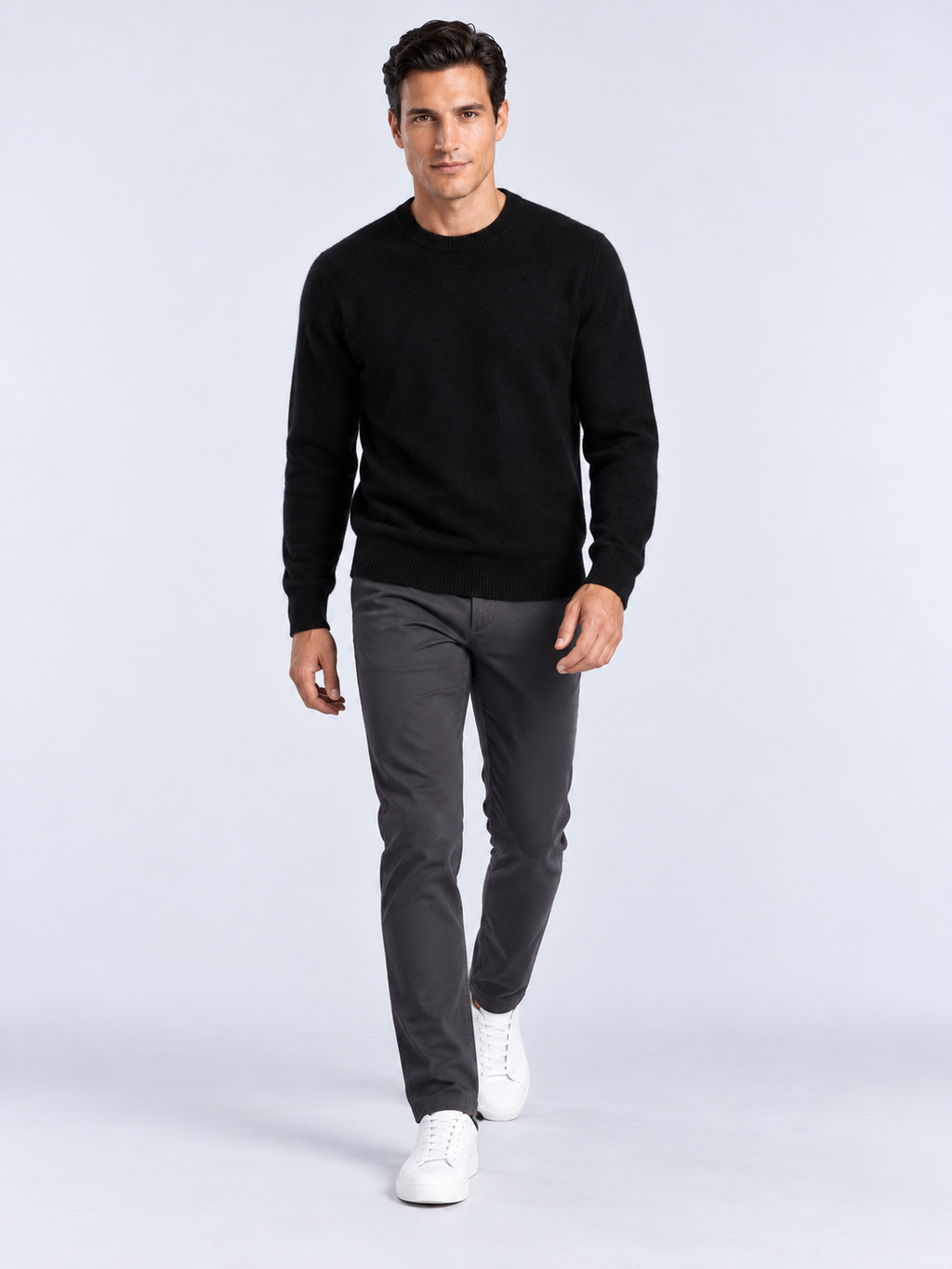 Pull Homme Col Rond Maille Douce — Noir — vue de face portée