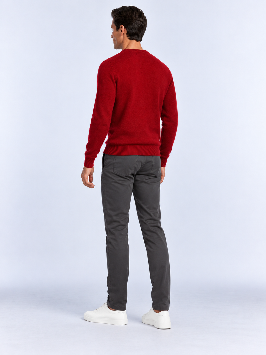 Pull Homme Col Rond Maille Douce — Rouille — vue de dos portée