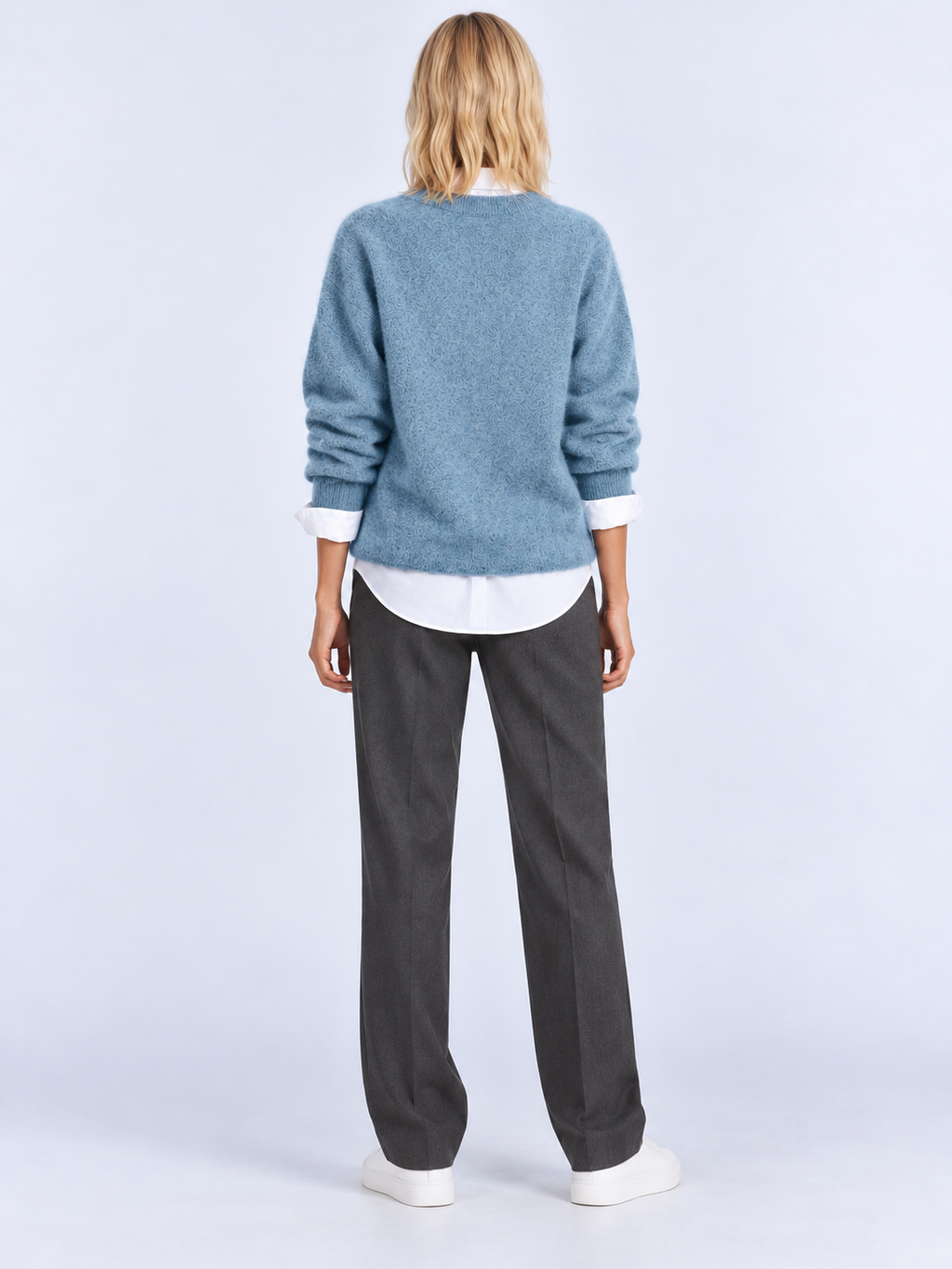 Pull Femme Ample Maille Douce — Bleu — vue de dos portée