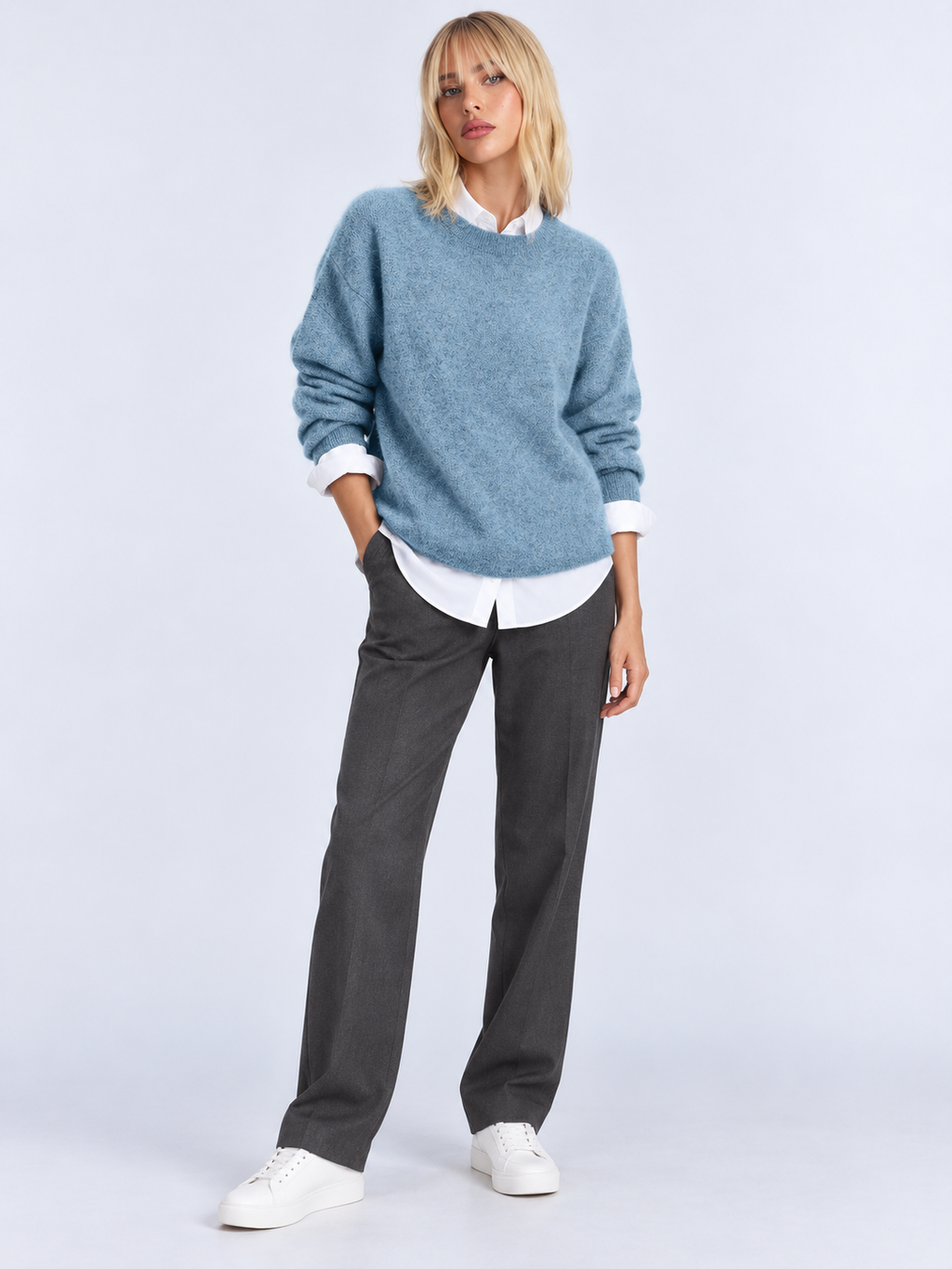 Pull Femme Ample Maille Douce — Bleu — vue de face portée
