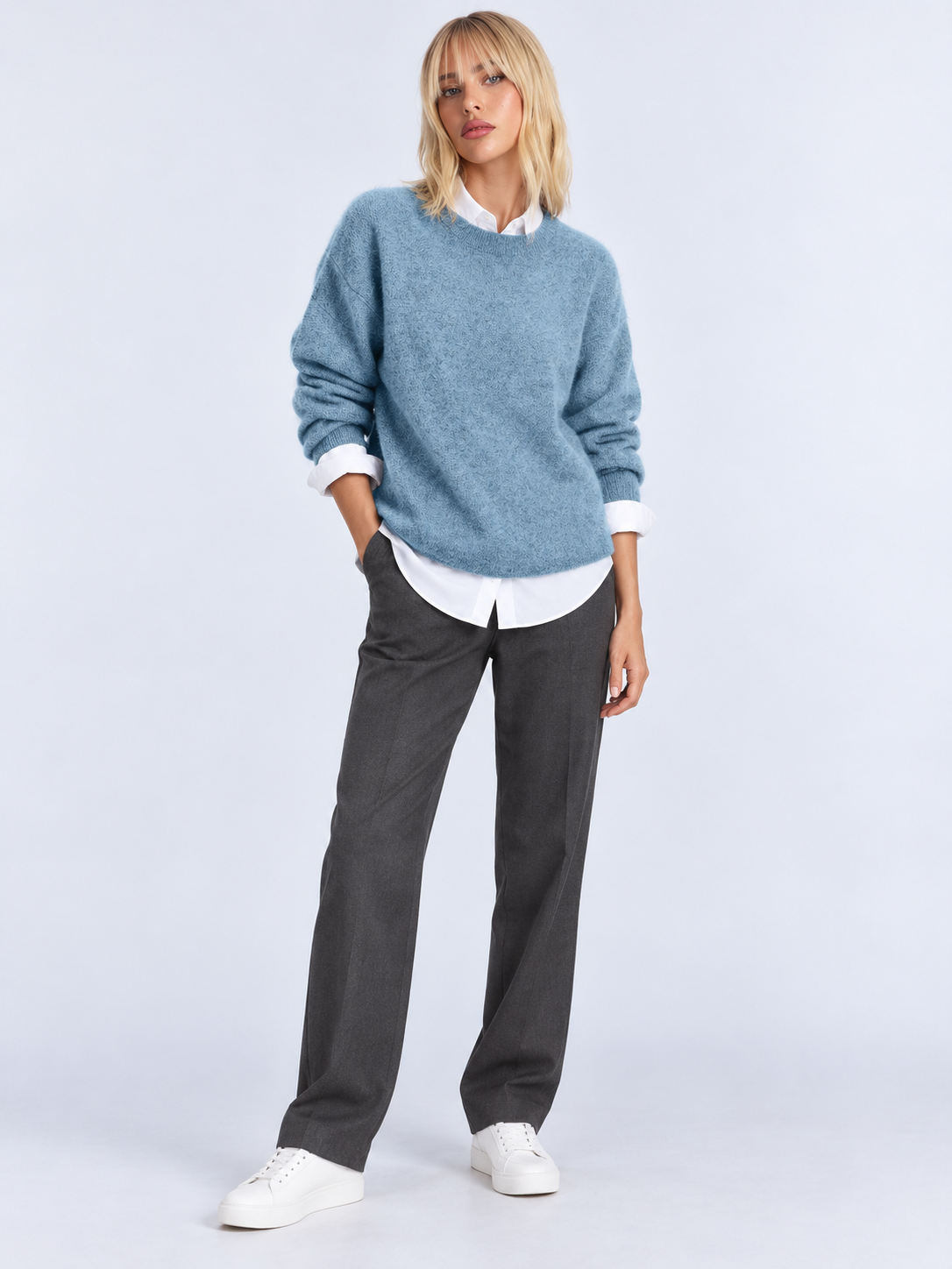 Pull Femme Ample Maille Douce — Bleu — vue de face portée