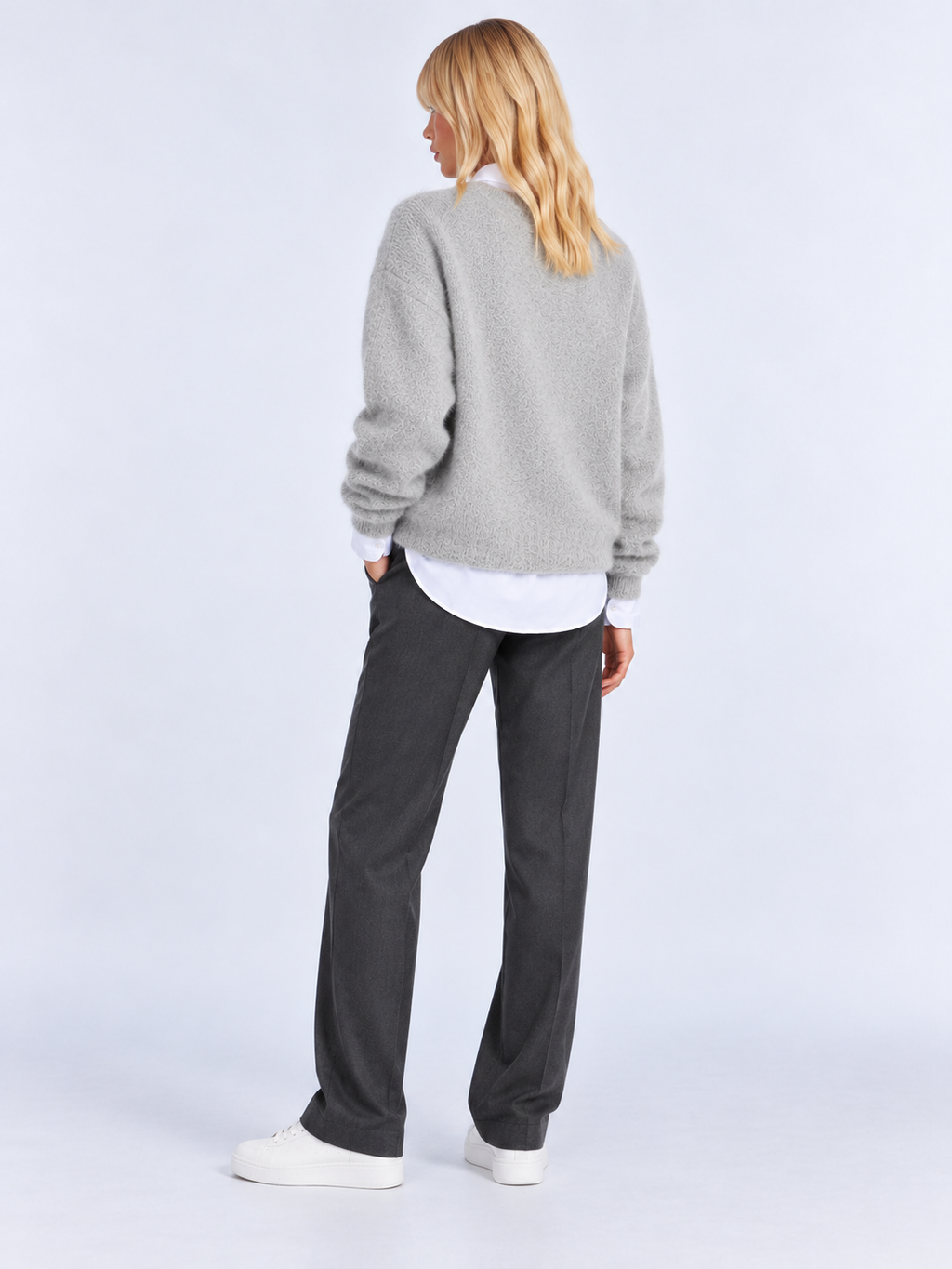 Pull Femme Ample Maille Douce — Gris — vue de dos portée