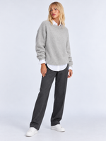 Pull Femme Ample Maille Douce — Gris — vue de face portée