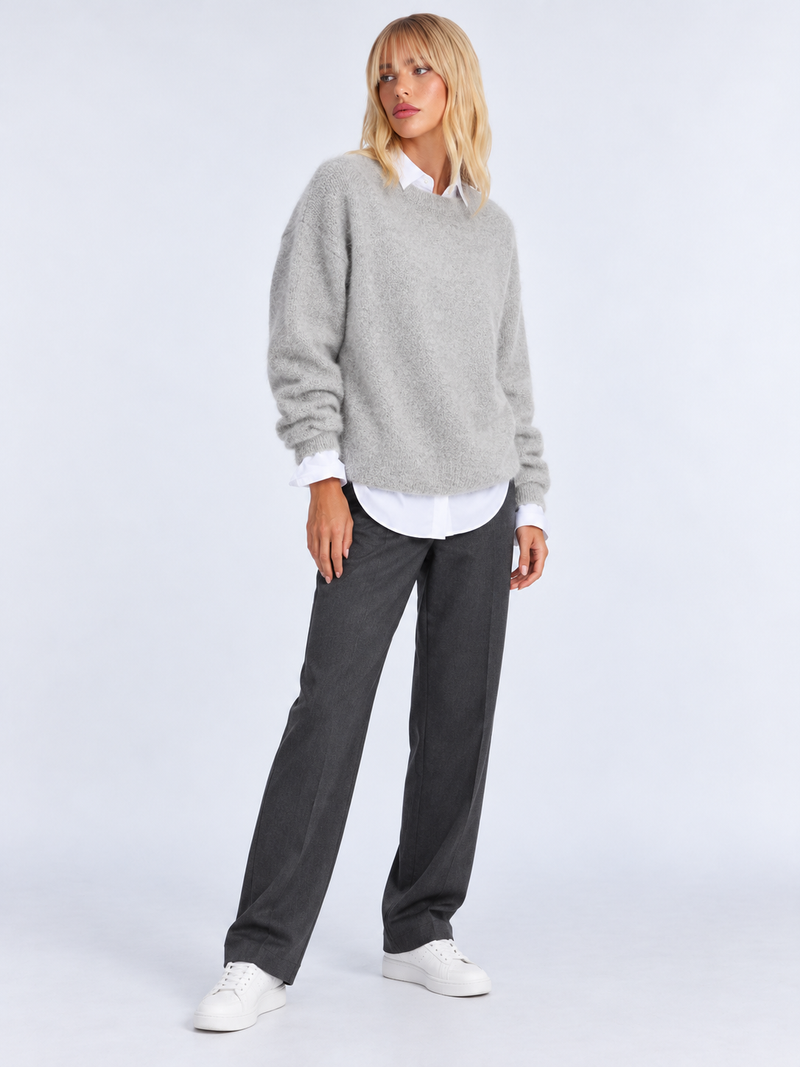 Pull Femme Ample Maille Douce — Gris — vue de face portée