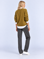 Pull Femme Ample Maille Douce — Kaki — vue de dos portée