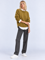 Pull Femme Ample Maille Douce — Kaki — vue de face portée