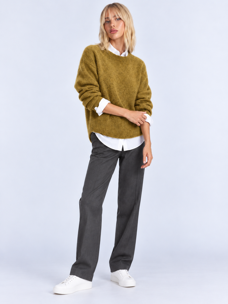 Pull Femme Ample Maille Douce — Kaki — vue de face portée