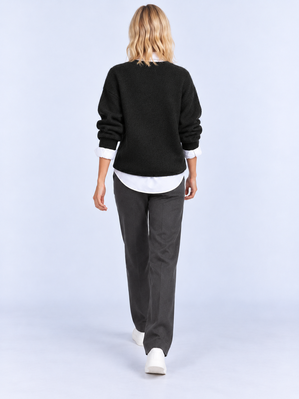 Pull Femme Ample Maille Douce — Noir — vue de dos portée