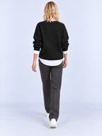 Pull Femme Ample Maille Douce — Noir — vue de dos portée