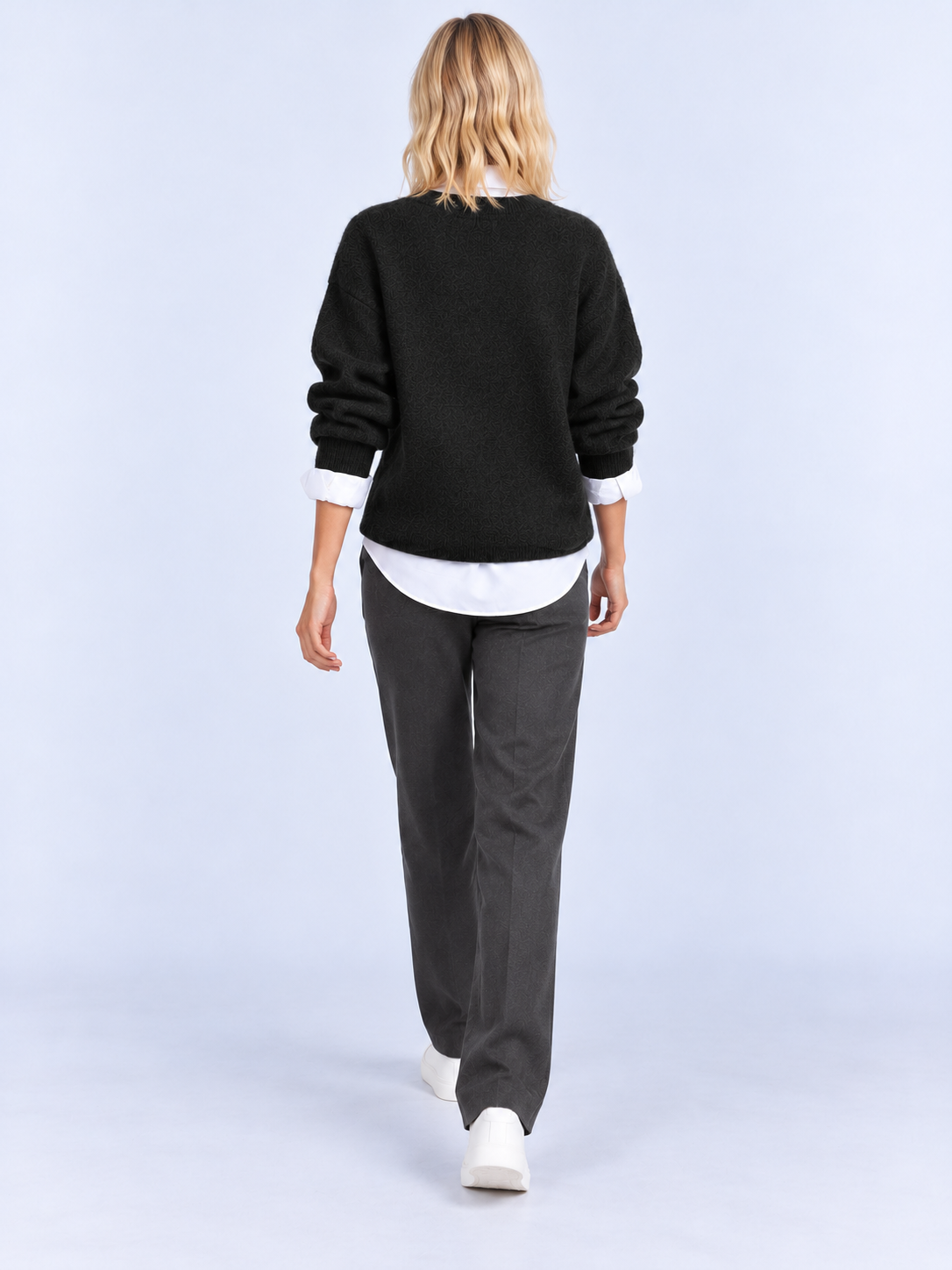 Pull Femme Ample Maille Douce — Noir — vue de dos portée