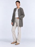 Cardigan Femme Maille Douce et Légère — Gris — vue de face portée