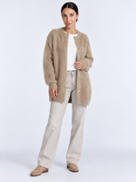 Cardigan Femme Maille Douce et Légère — Kaki — vue de face portée