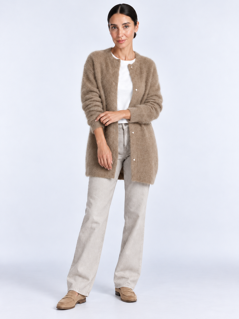 Cardigan Femme Maille Douce et Légère — Marron — vue de face portée