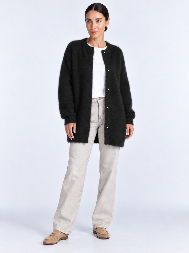 Cardigan Femme Maille Douce et Légère — Noir — vue de face portée