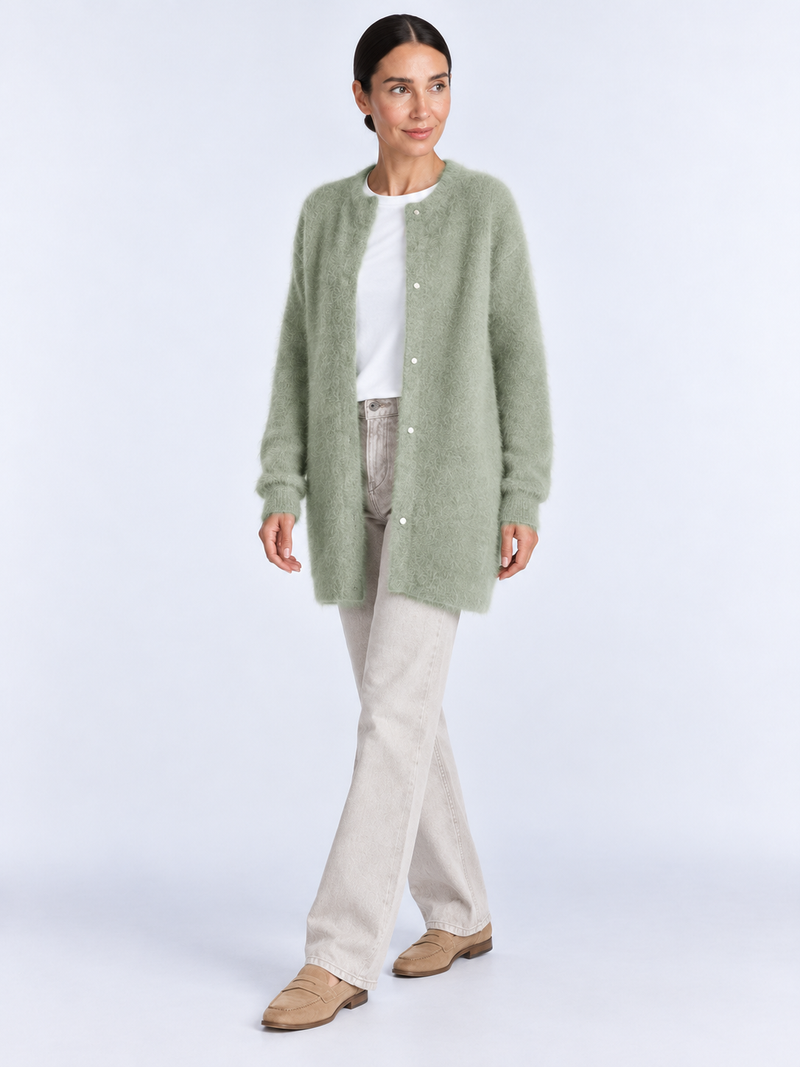 Cardigan Femme Maille Douce et Légère — Vert — vue de face portée