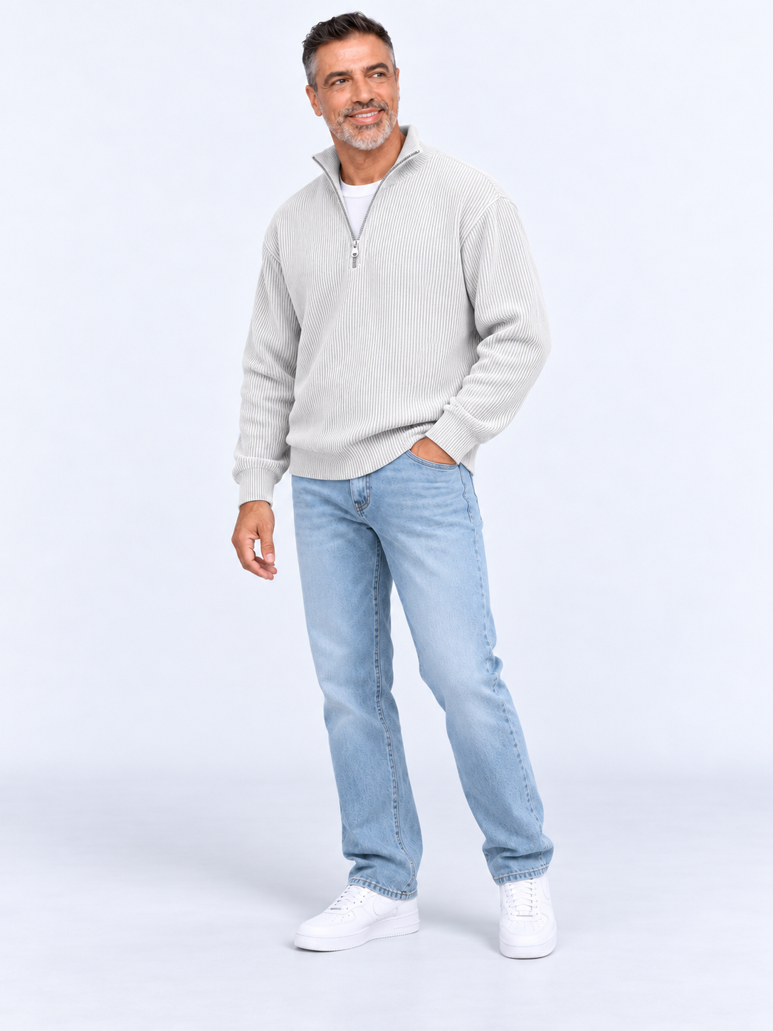 Pull Camionneur Homme Col Zippé Moderne — Blanc — porté sur mannequin