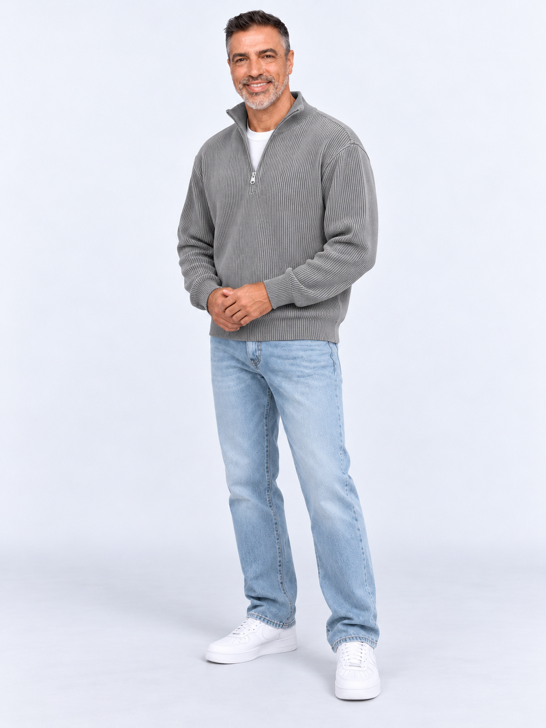 Pull Camionneur Homme Col Zippé Moderne — Gris — porté sur mannequin