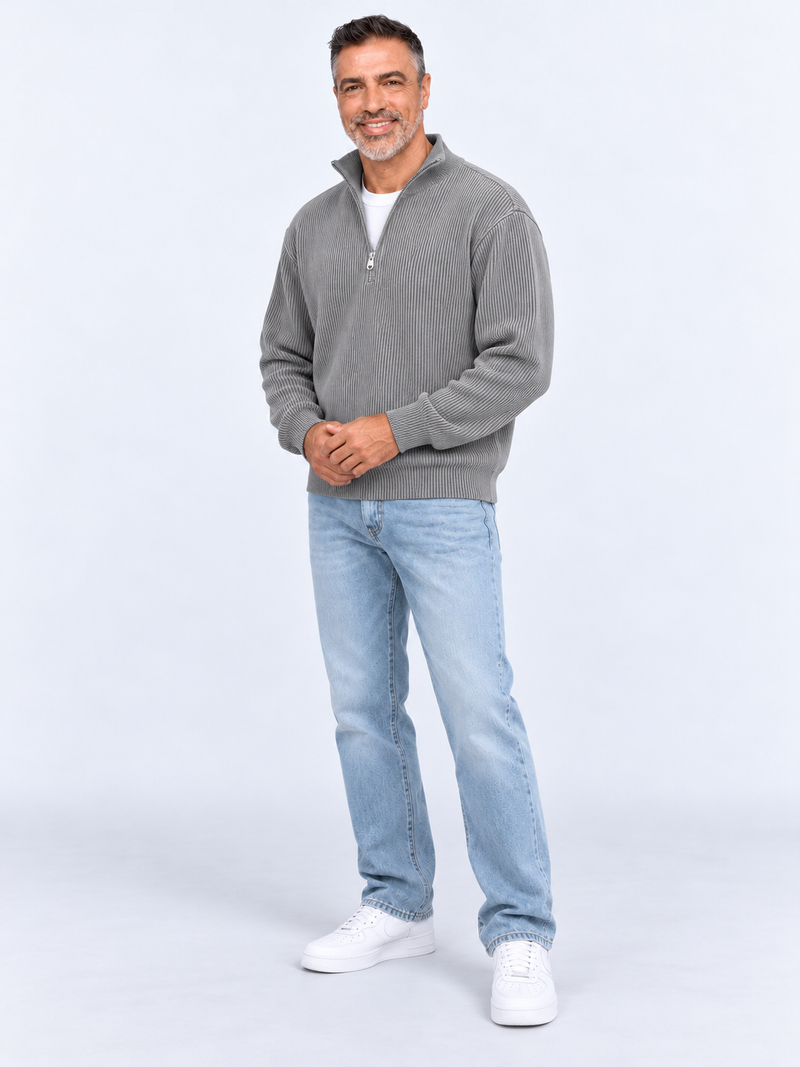 Pull Camionneur Homme Col Zippé Moderne — Gris — porté sur mannequin